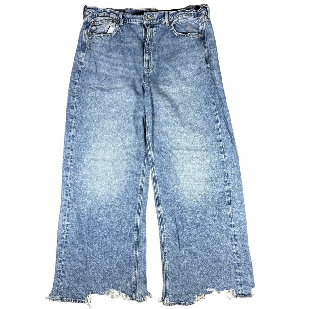 American Eagle Super High Rise Baggy Wide Leg Jeans Light‎ Wash Raw Hem 36x30
